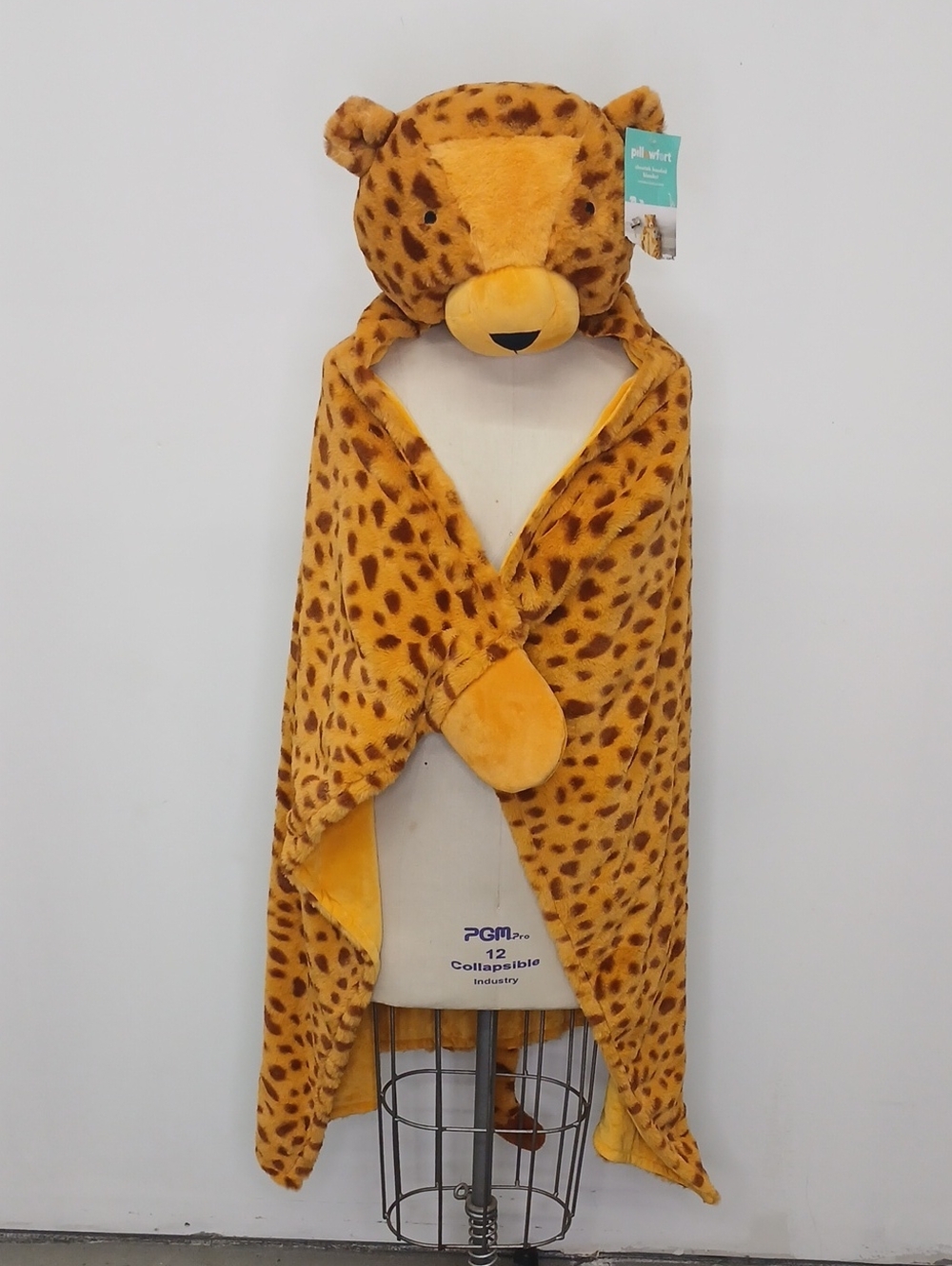 NWT Pillowfort Cheetah Hooded Blanket